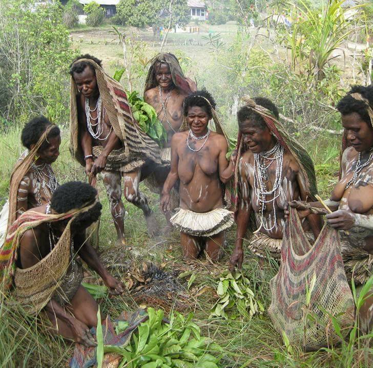 burn-stone-ceremony-papua